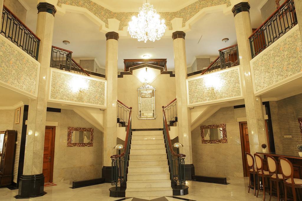 Arimbi Pejaten Suites Jakarta Exterior foto