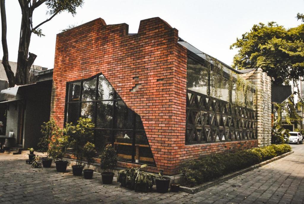 Arimbi Pejaten Suites Jakarta Exterior foto