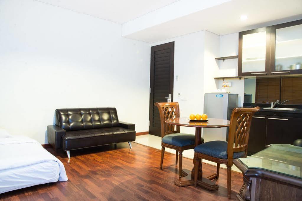 Arimbi Pejaten Suites Jakarta Exterior foto